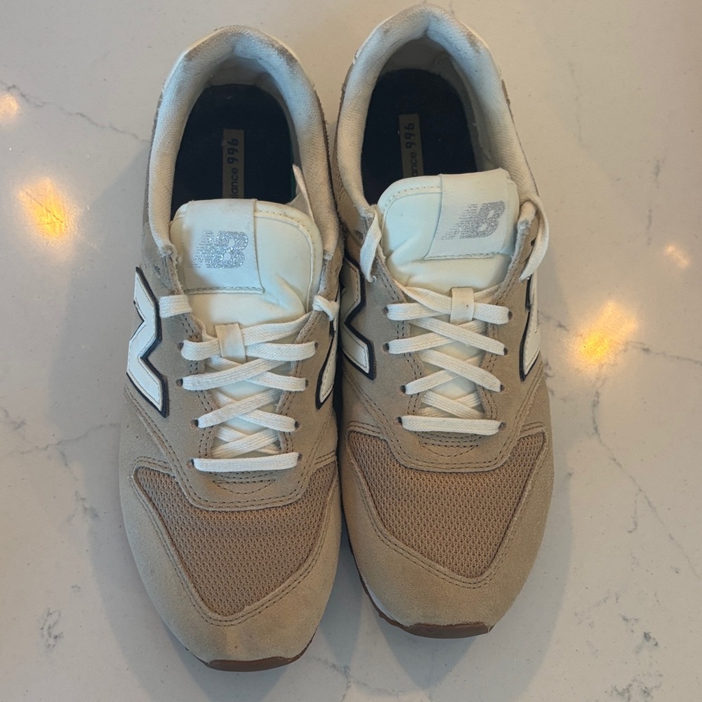 New Balance Retro Men's/Women’s Beige and White Sneakers